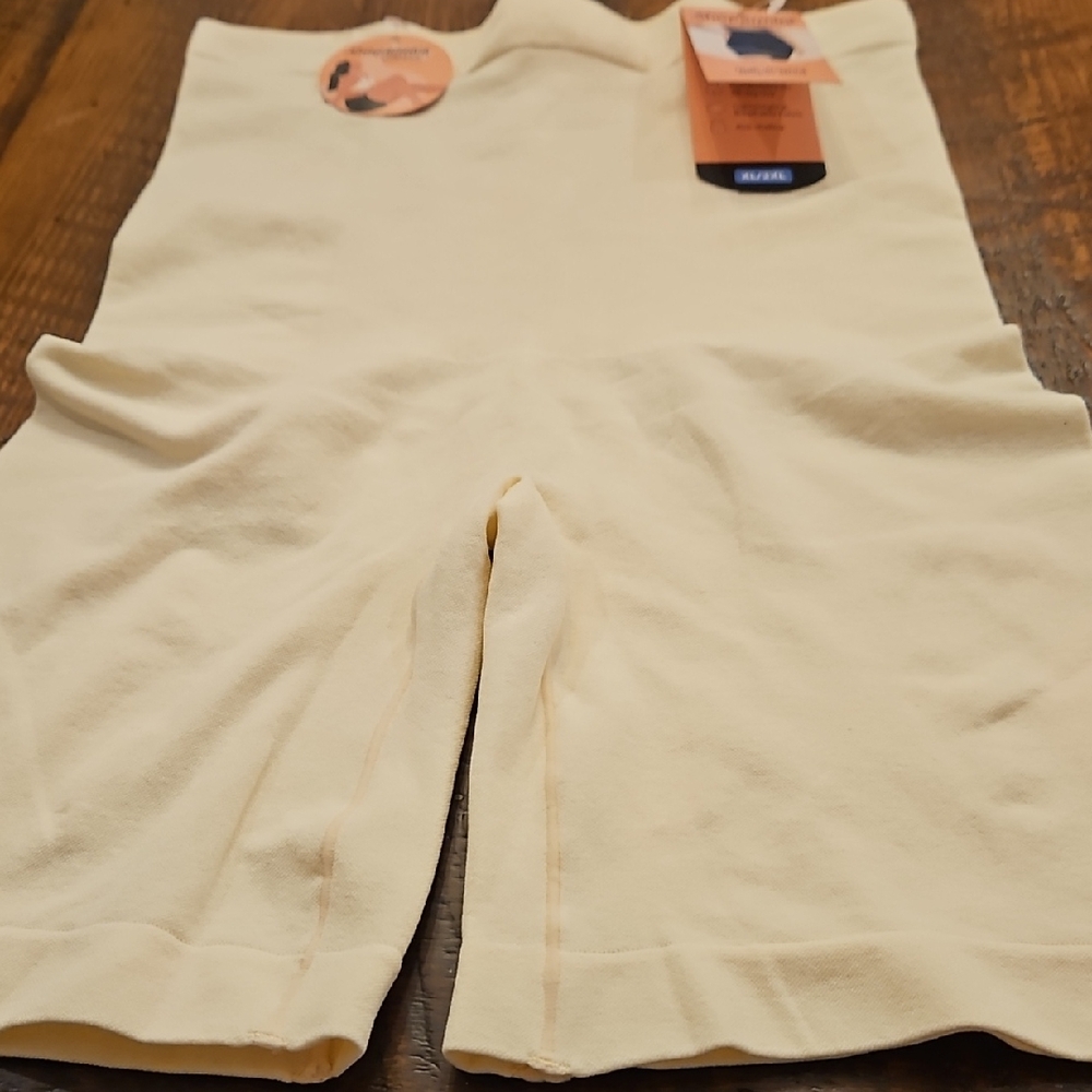 NWT SHAPEMINT HIGHWAISTED SHAPEWEAR SHORTS